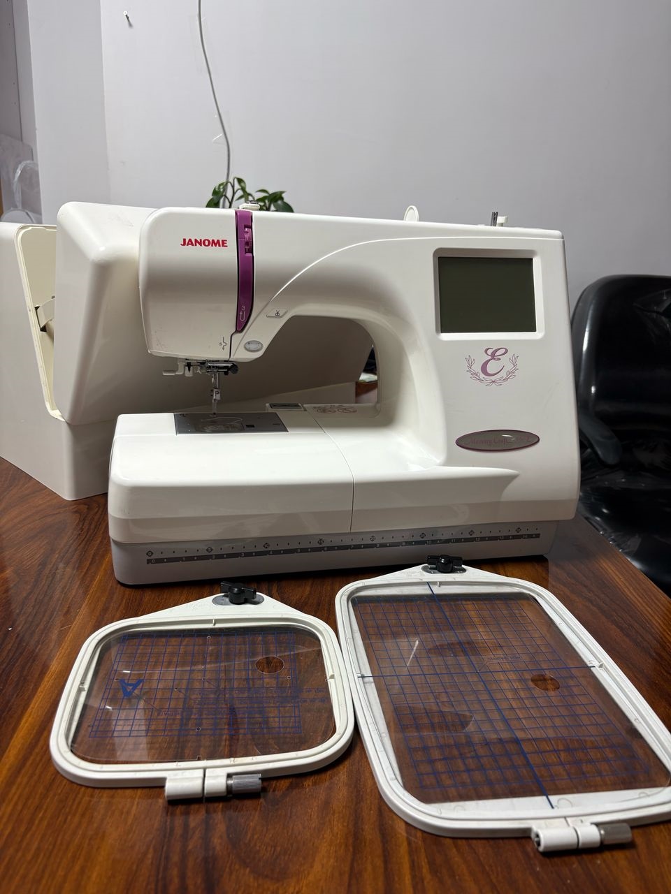 چرخ گلدوزی 350 ژانومه